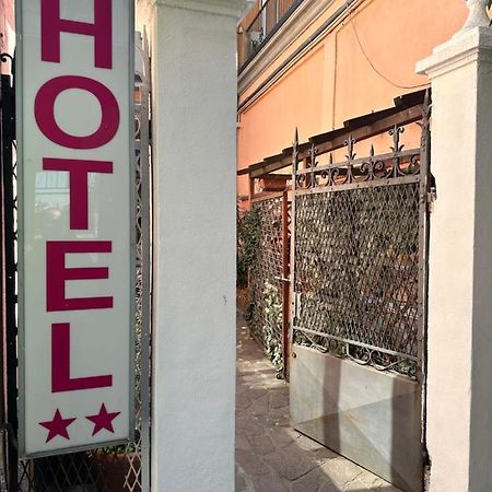 Hotel Mercurio Milán Exterior foto